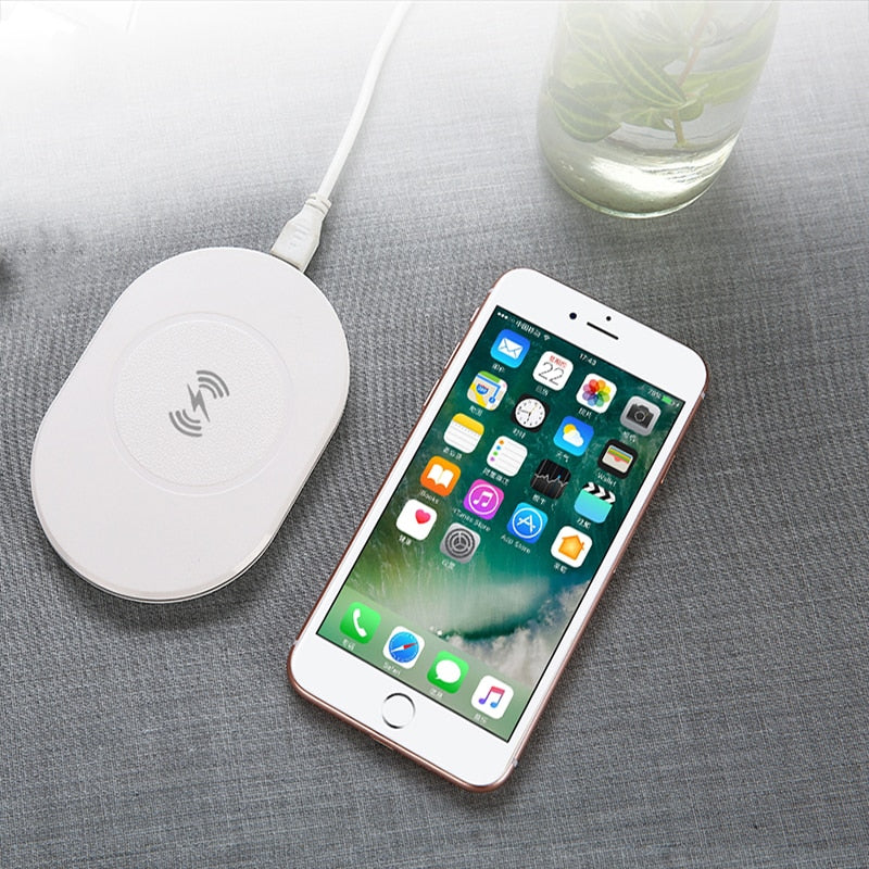 Chargeur Qi sans fil blanc pour smartphone